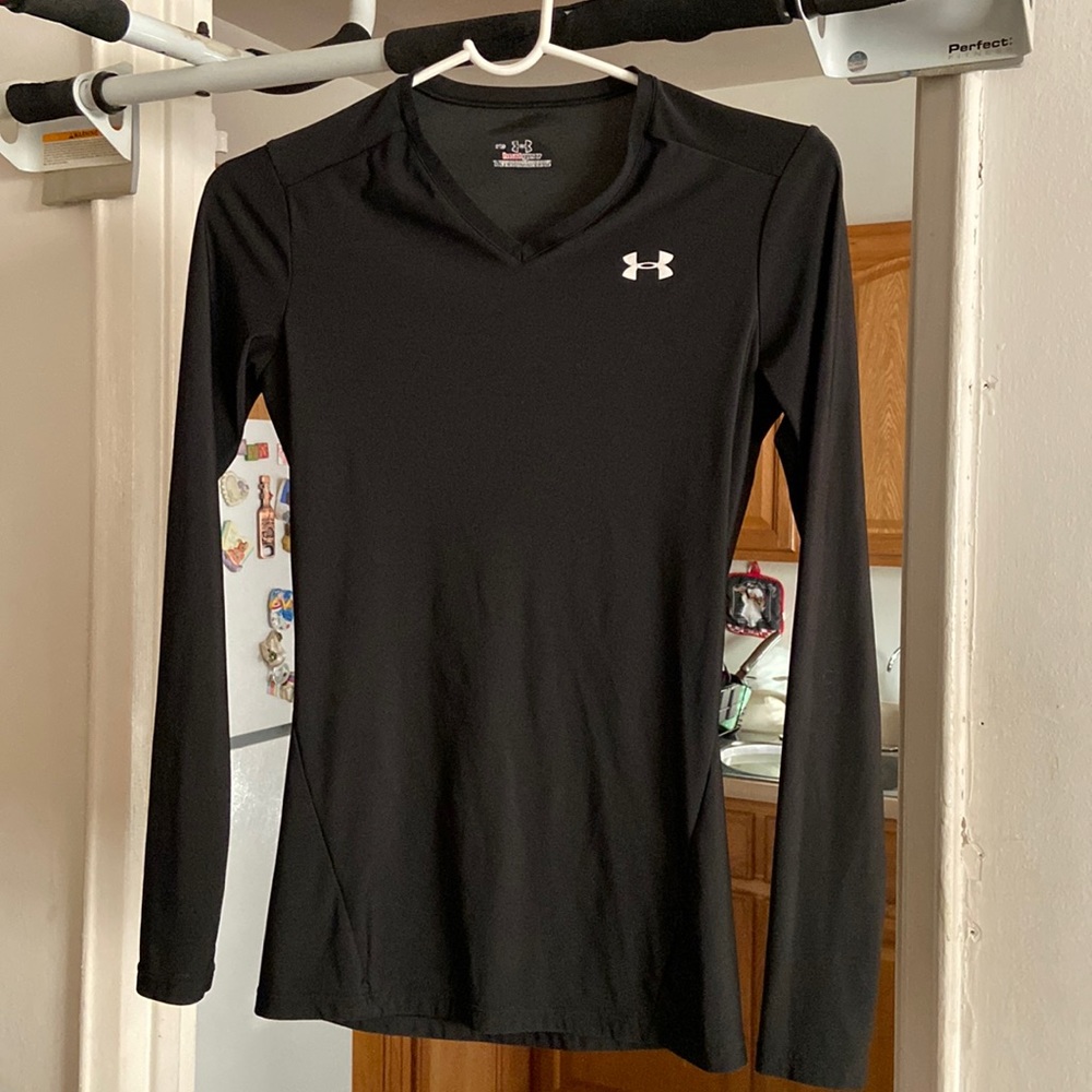 Black underarmour long sleeve v neck medium
